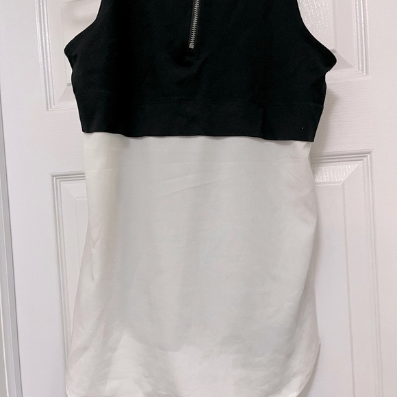 Banana Republic Sleeveless top XS black and white flowy​ - Picture 3 of 4